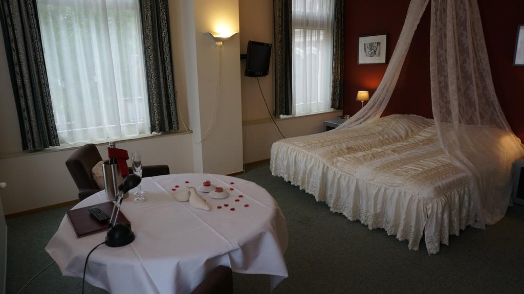 Hotel Het Gemeentehuis אאוטהאוזן מראה חיצוני תמונה